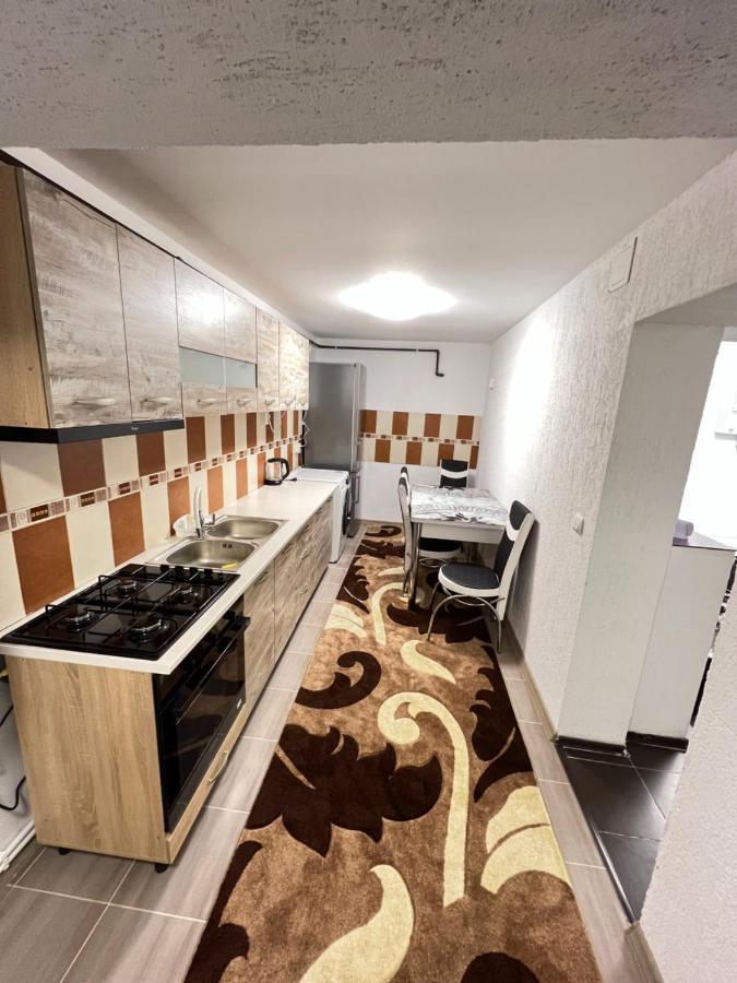 Апартаменты Jas Apartament Lupeni  Экстерьер фото